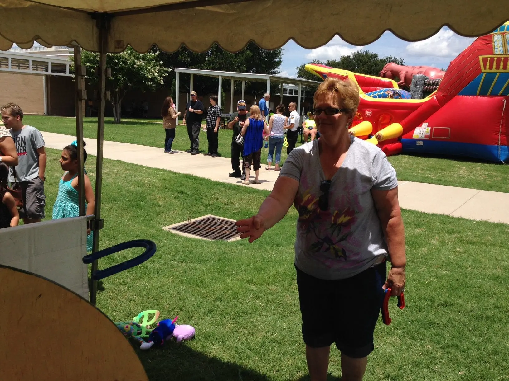 Portable mini-golf and horseshoes setup for a Dallas Fort Worth HOA social